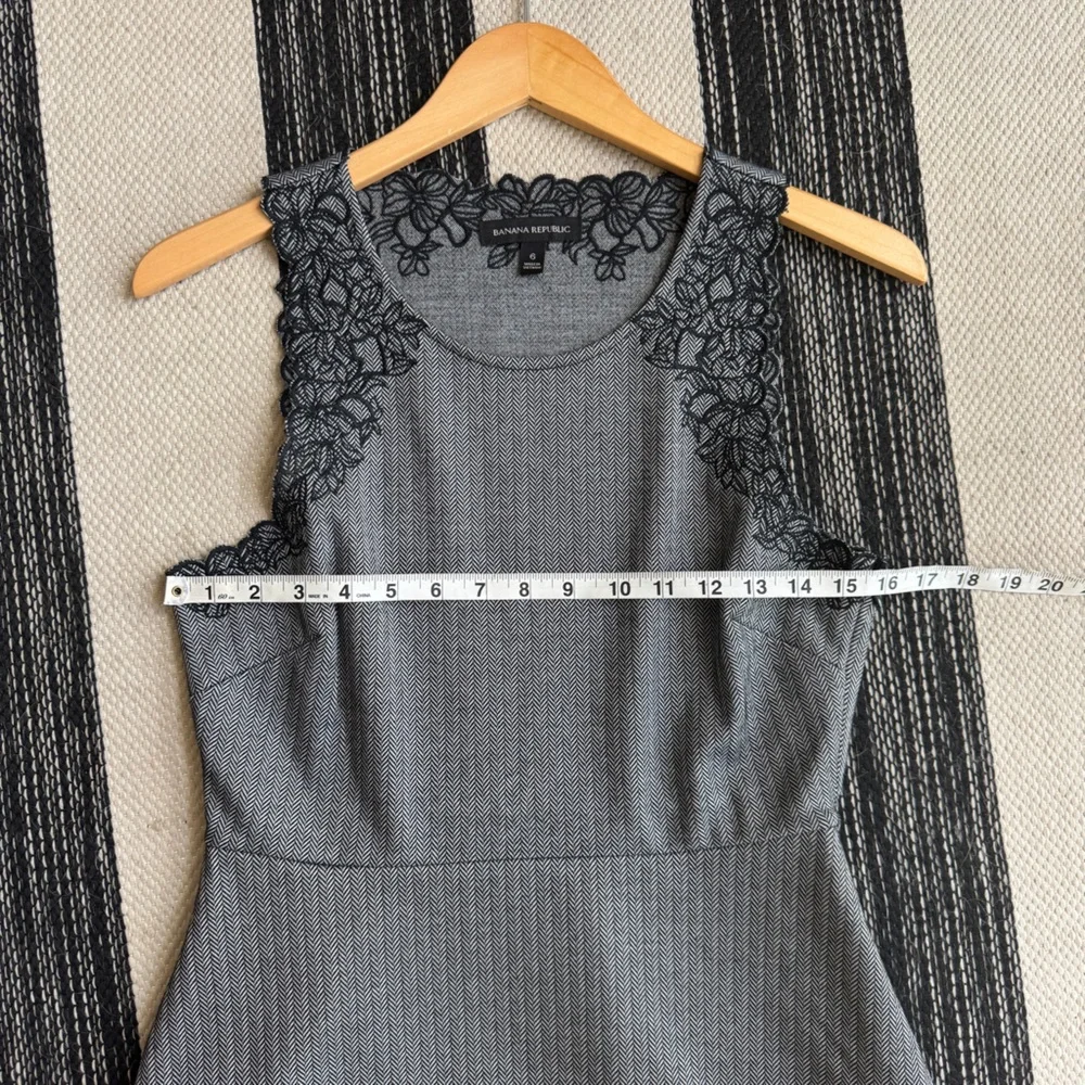 Banana‎ Republic Dress Womens Dark Gray Fit & Flay with Floral Embroidery Midi 6